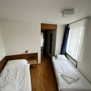 Zimmer mit zwei Einzelbetten